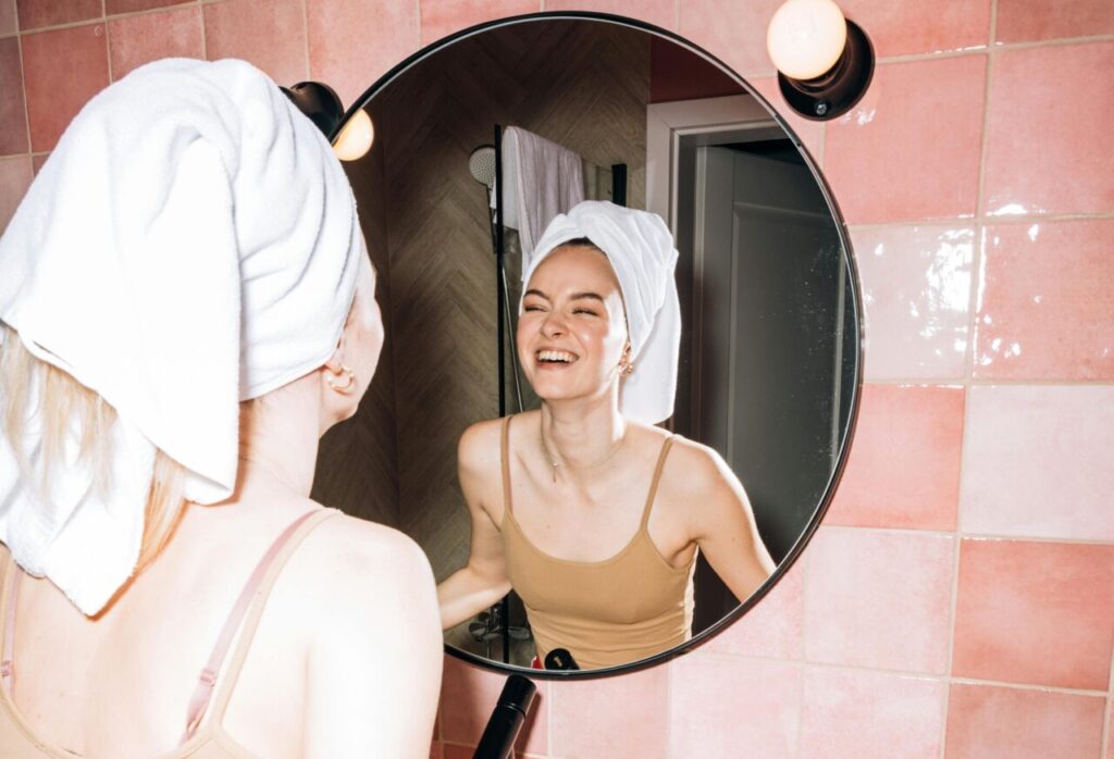 smile-mirror-towel-wrap